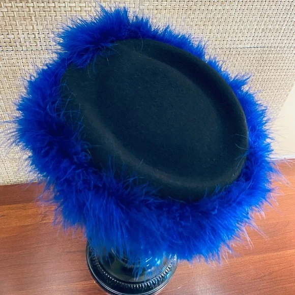 SOLD 🌟2xHP🌟VTG 1940-50s Blue Ostrich Feather Black Wool Pillbox Hat USA - Picture 4 of 16